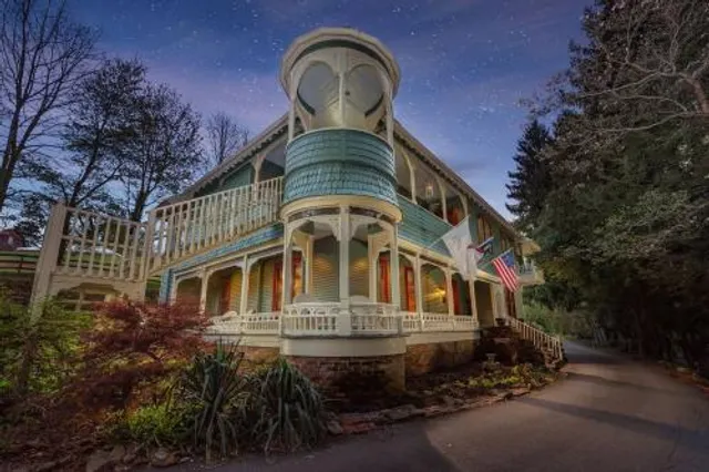 Engadine Inn and Cabins