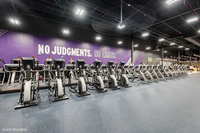 Crunch Fitness - Tucker