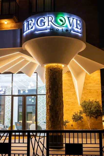 Le Grove Hotel