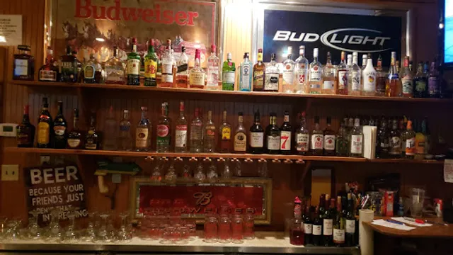 Maxi's Food & Spirit Barn