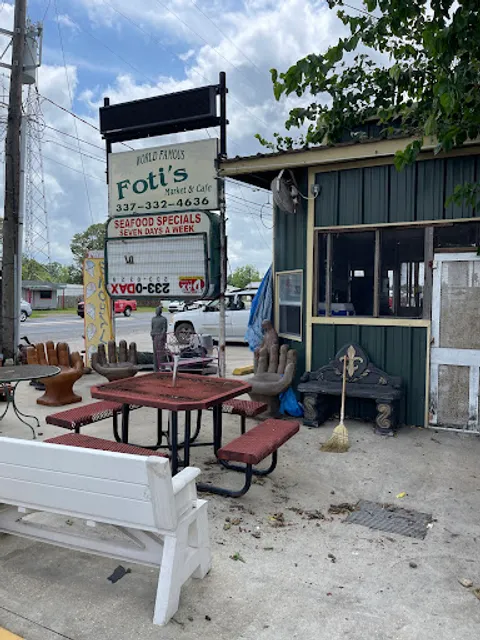 Foti's Café
