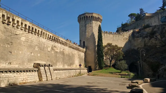 Tour de la Porte du Rocher