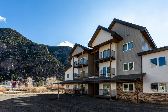 Bighorn Crossing Apartments
