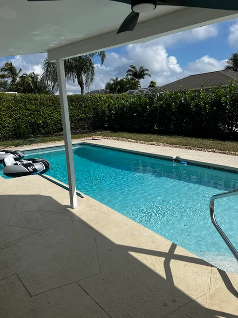 Islander Pool & Patio