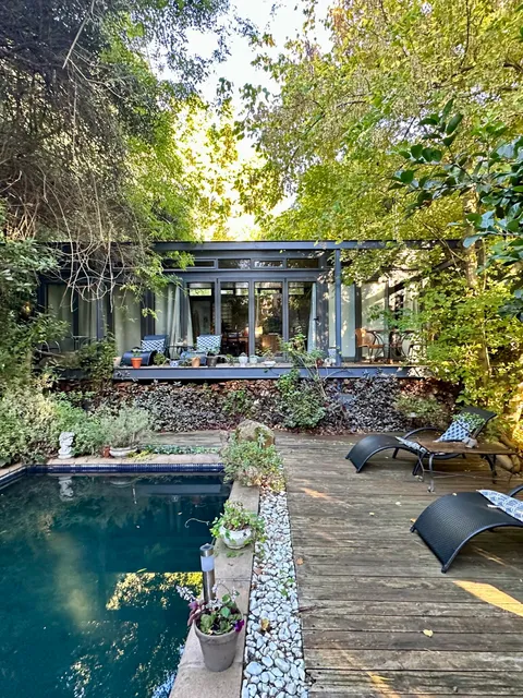 Glasshouse In The Winelands