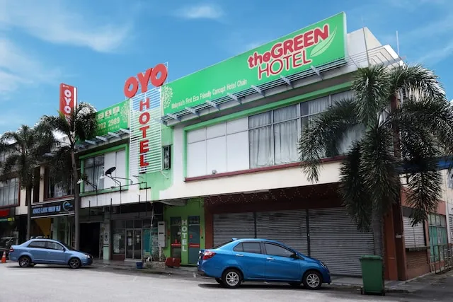 OYO 479 The Green Hotel