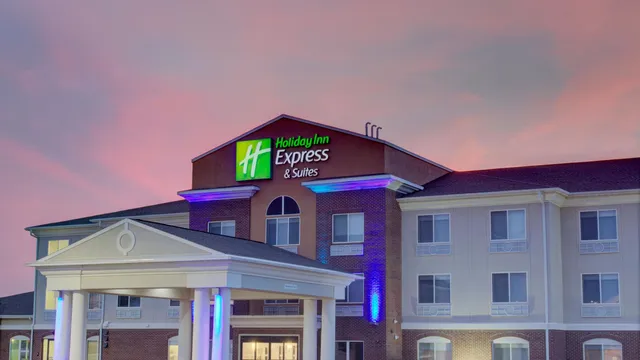 Holiday Inn Express & Suites Le Mars by IHG