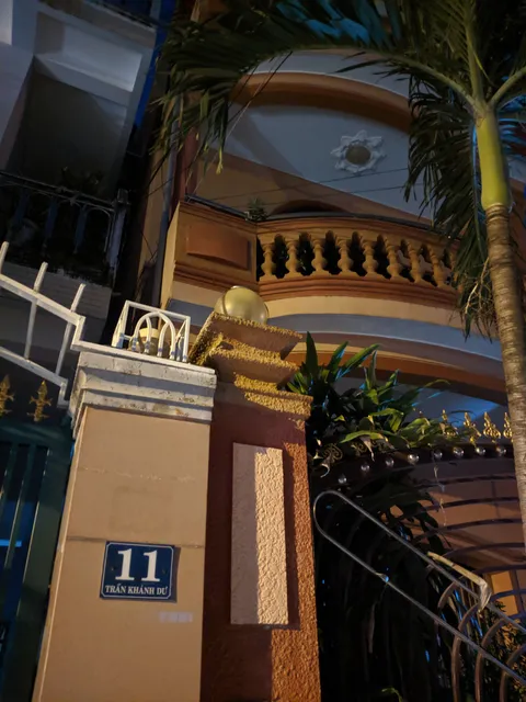 Davis house & apartment