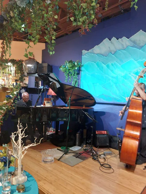 Medicis Honolulu Music Jazz