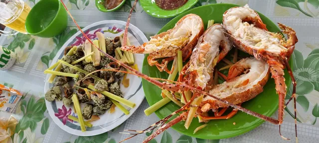 Bè Nổi Hải Sản Bình Dân