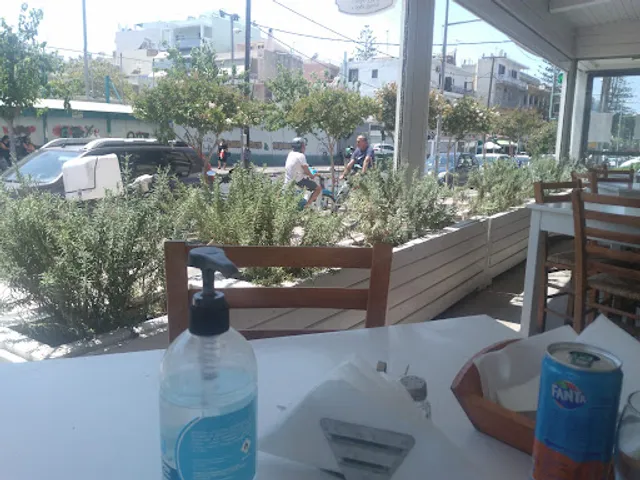 Άκρως Οικογενειακόν