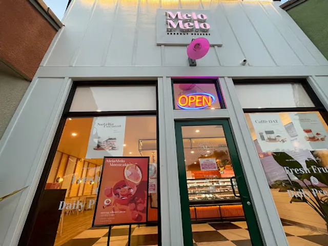 MeloMelo Coconut Dessert