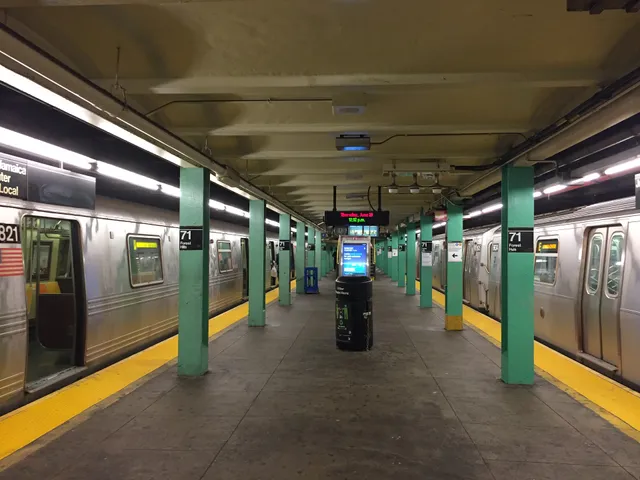 Forest Hills-71 Av
