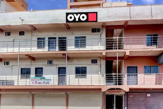 Super OYO Flagship Bhalkeshwar Lodging
