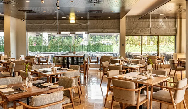 Day & Night Restaurant