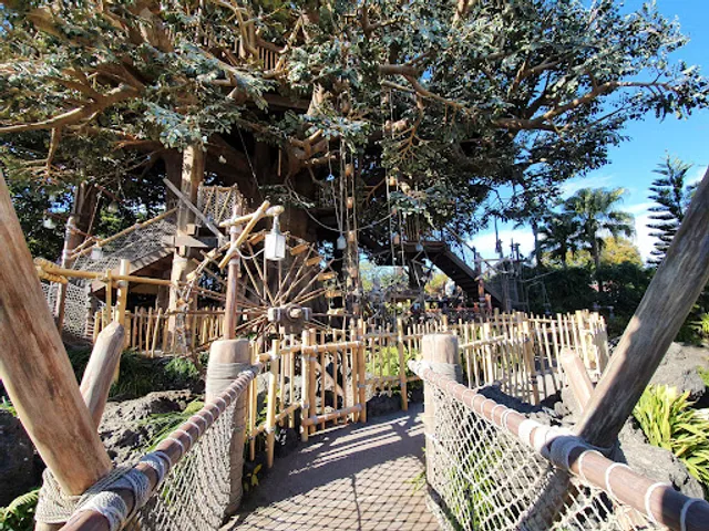 Swiss Family Treehouse