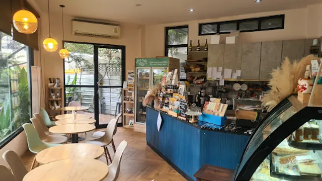 Village Vittles Treetop Cafe, Deli