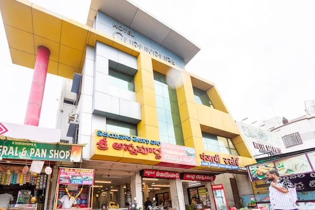 OYO 42793 Hotel Gurukrupa