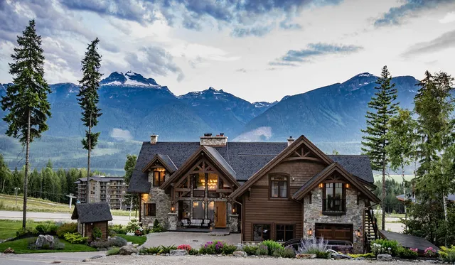 Bison Lodge Revelstoke