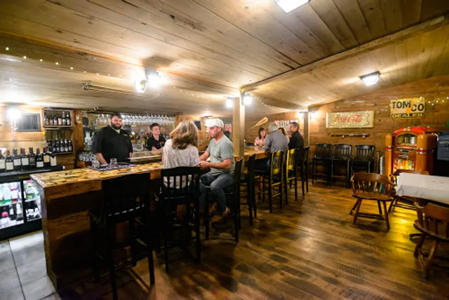 Roberto's River Road Restaurant