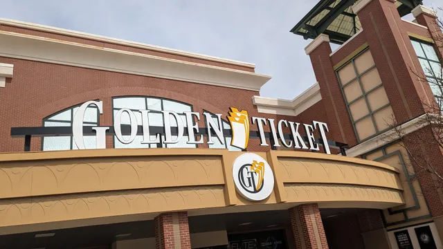 Pirates Pointe shopping Center