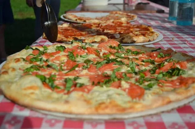 Naples Restaurant & Pizza
