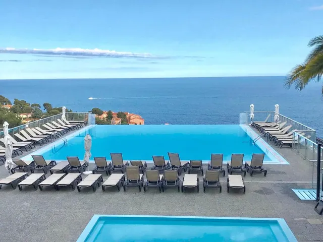 Costa Plana Collection : Appartement de vacances avec piscine et parking, proche Monaco et plage en Côte d'Azur, PACA