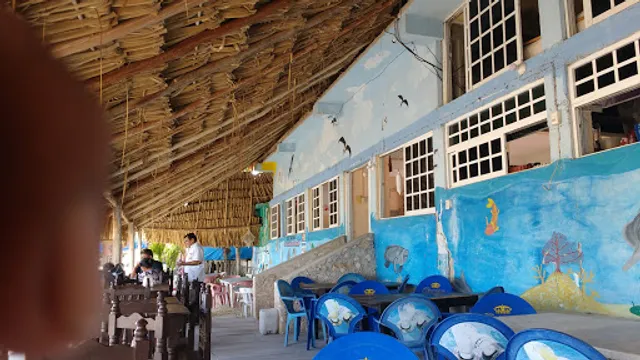 Restaurant El Santuario Del Manatí