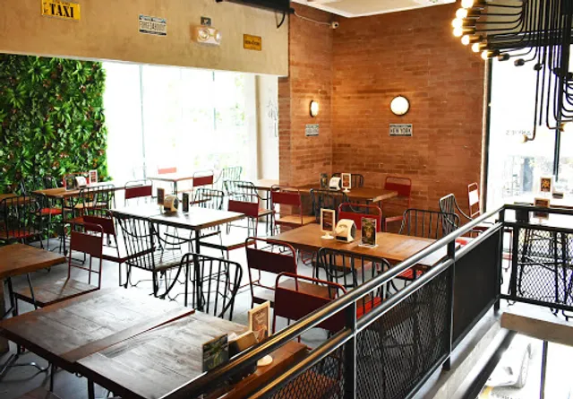 Frankie's New York Buffalo Wings Kapitolyo