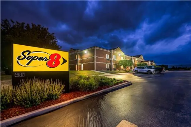 Super 8 by Wyndham Elgin