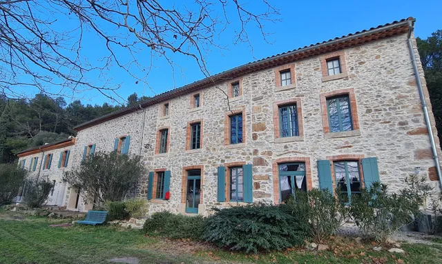 Gîtes de charme avec piscine de 40 mètres, vers Carcassonne, Domaine de la Fraissinède