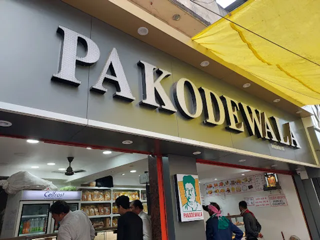 Santosh Pakodewala Chat Bhandar