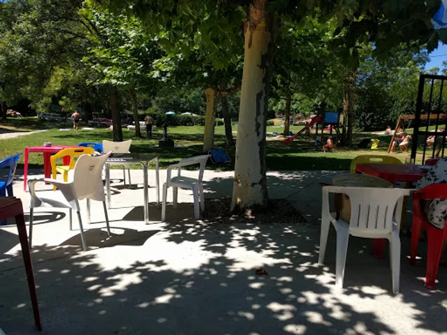 Araiako igerilekuetako taberna jatetxea