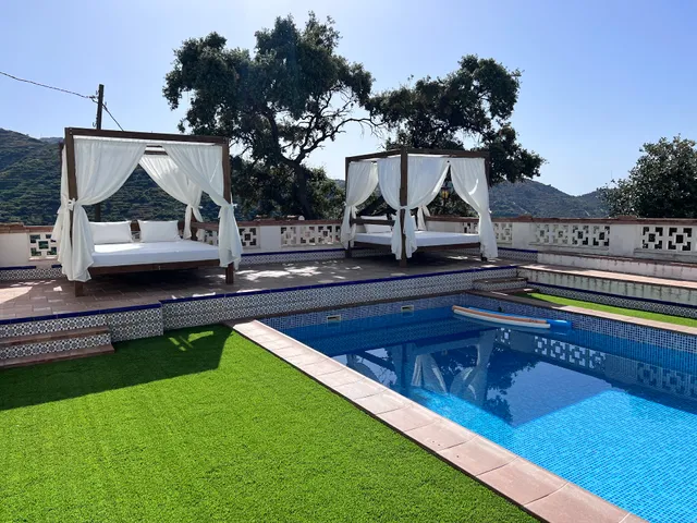 Casa La Loma Almuñécar, casa de madera con vistas al mar y montaña.