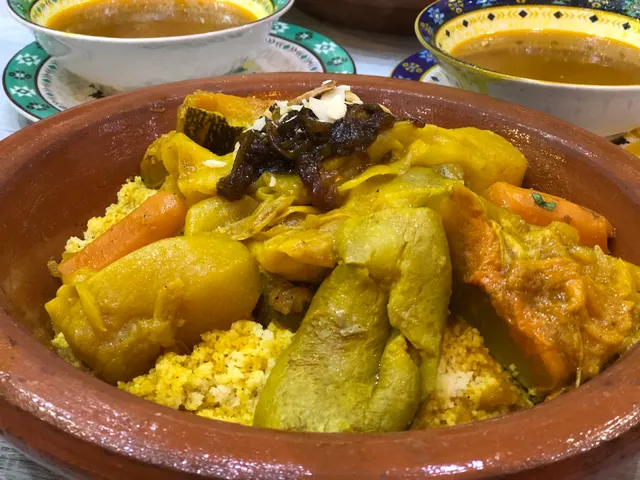 مطعم ومقهى زوين بزاف