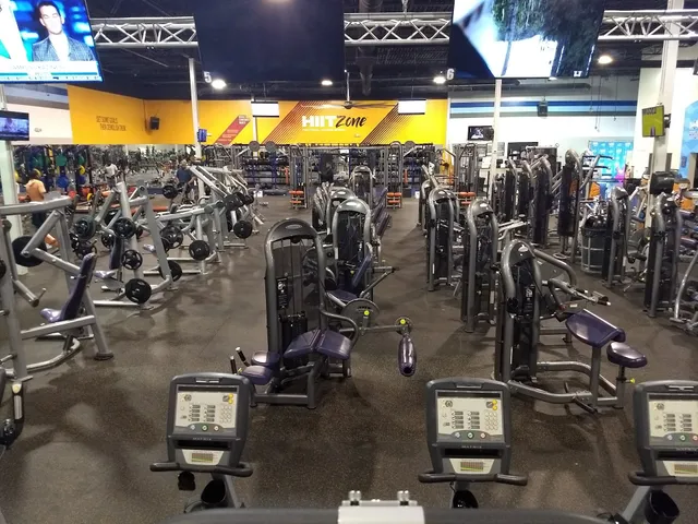 Crunch Fitness - Hattiesburg