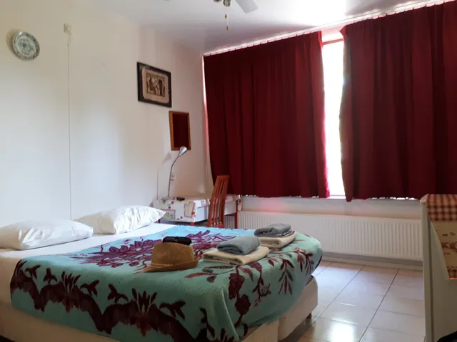 Lelylaan Guest House