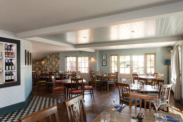 The Royal, Charlton Kings