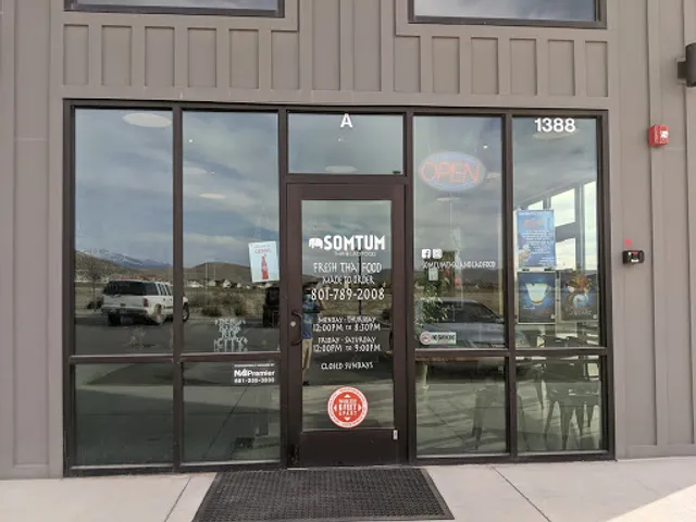 SOMTUM: Thai & Lao Food