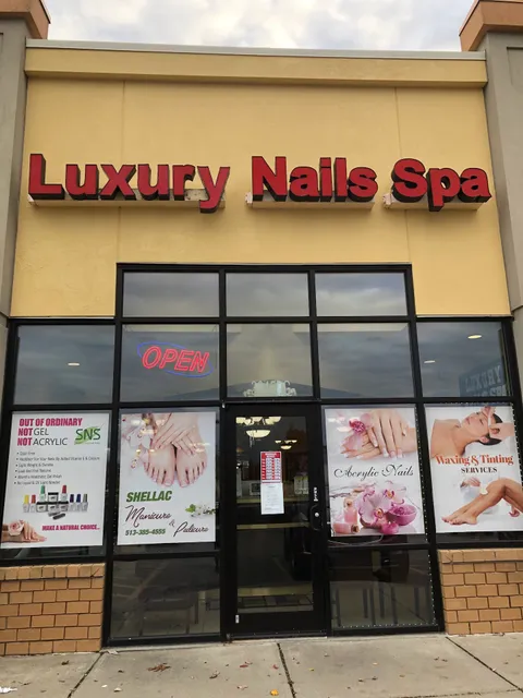 Luxury Nails Colerain