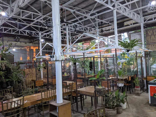 Juli's Bistro (Halamanan Restaurant)