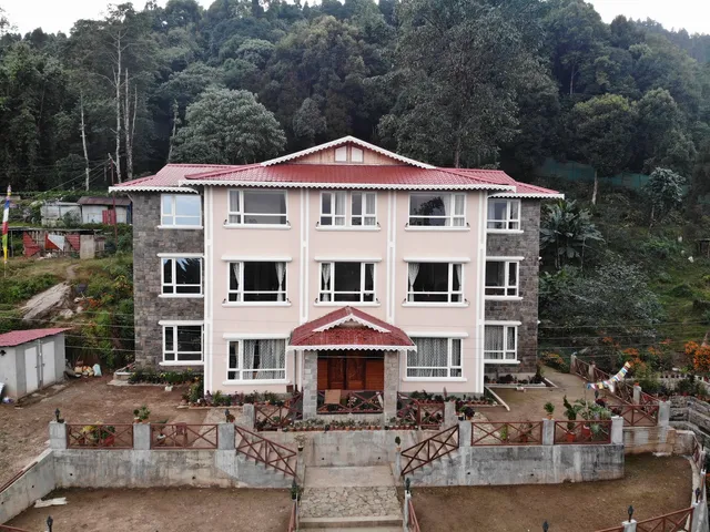 Tinchuley Ratna Vajra Vatika Resort