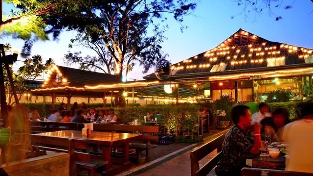 ครัวปีกไม้ ศรีนครินทร์