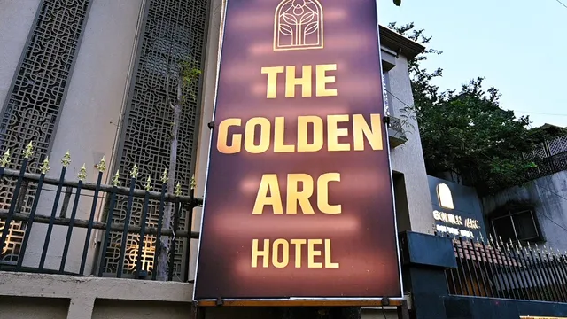 Hotel Golden Arc