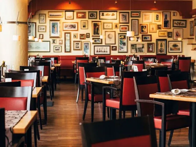 Julian's Bar and Restaurant