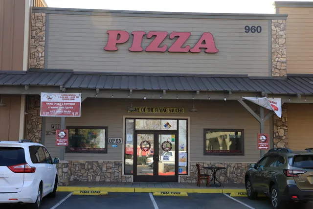 Pizza Fanzz (Home of the flying saucer)