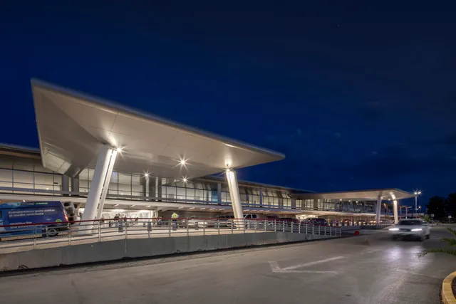 Aeropuerto Internacional de Chihuahua General Roberto Fierro Villalobos
