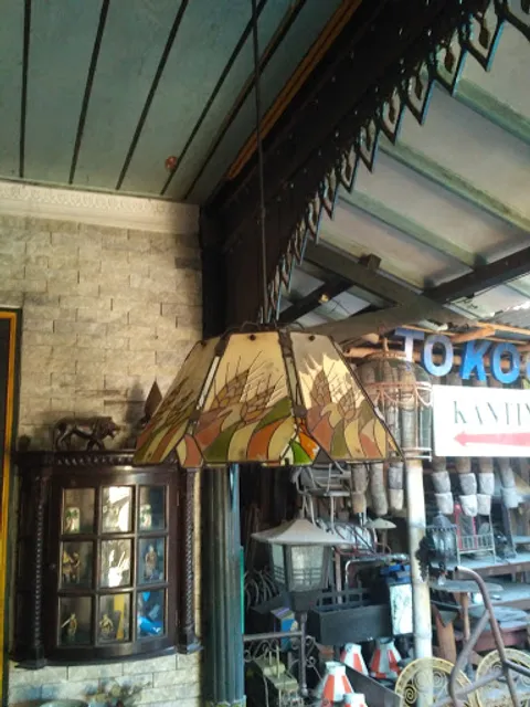 Golgata Antique Store