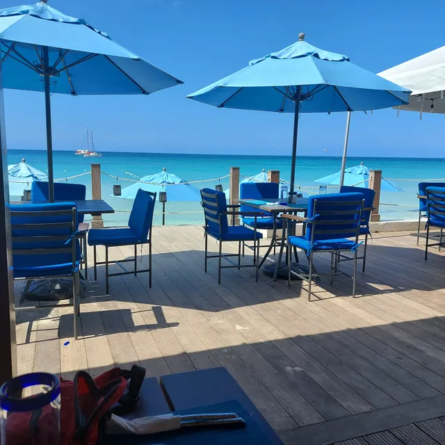 7 Restaurant on Seven Mile Beach