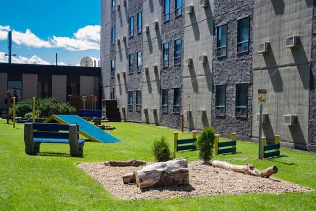 Travelodge by Wyndham Edmonton West